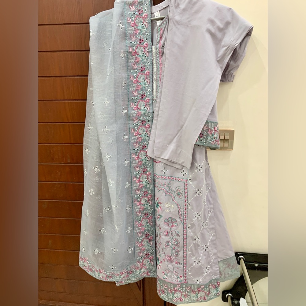 Maryum & Maria Embroidered Suit - Picture 6 of 17